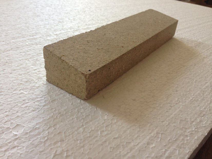 Šamotová tehla 22,5/4,5 cm kosená